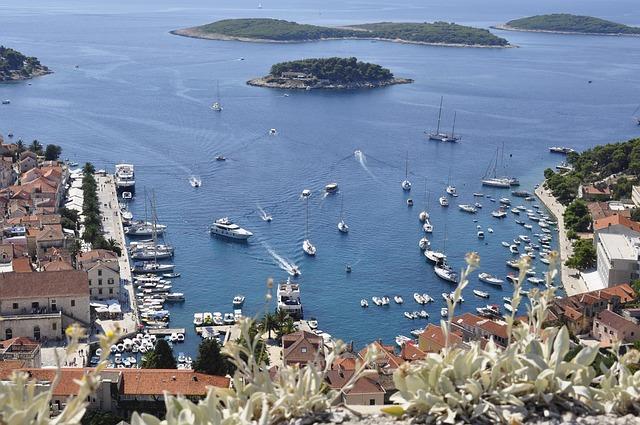 Cesta autom na Hvar: Trasa s najkrajšími zastávkami