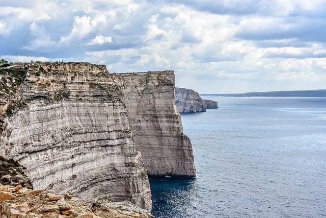 Malta: Malý ostrov s veľkou históriou a nádhernými plážami