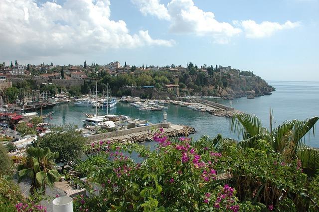 Antalya alebo Alanya? Sprievodca výberom dovolenky