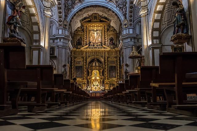 Obdivujte zachovalú architektúru kamenných domov